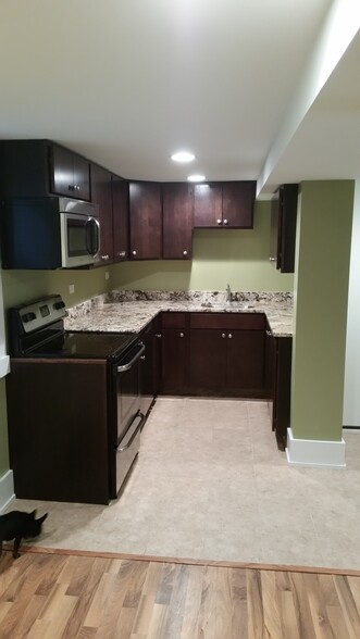 Kitchen - 2858 W Henderson St