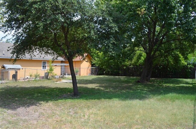 Building Photo - 6400 Santos St