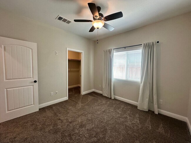 Building Photo - 2548 N Kayenta St