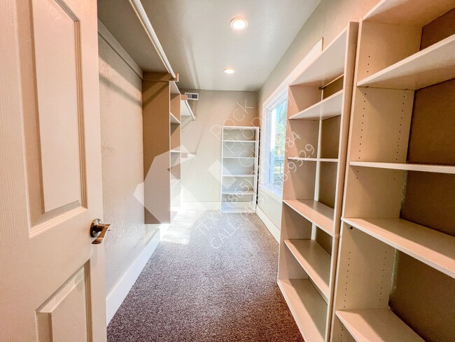 Building Photo - Must See 3 Bedroom/3 Bathroom Home near Ed...