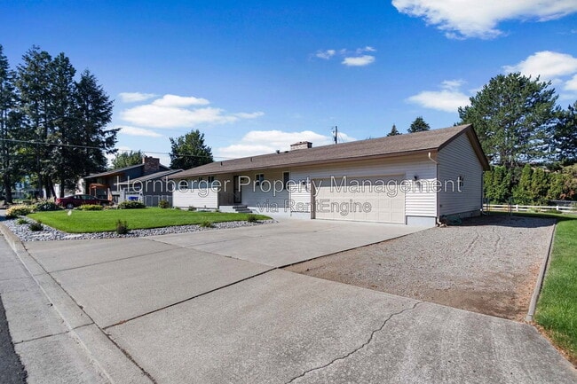 Building Photo - 219 N Mitchell Dr