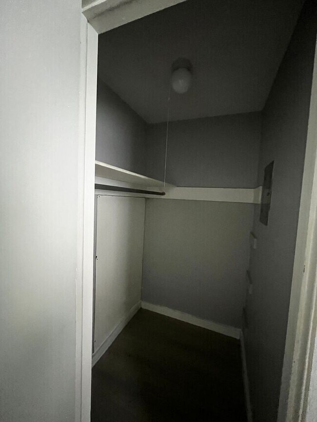 Building Photo - Now Leasing Renovated 1-Bedroom Apartment Homes at Parkway Apartments