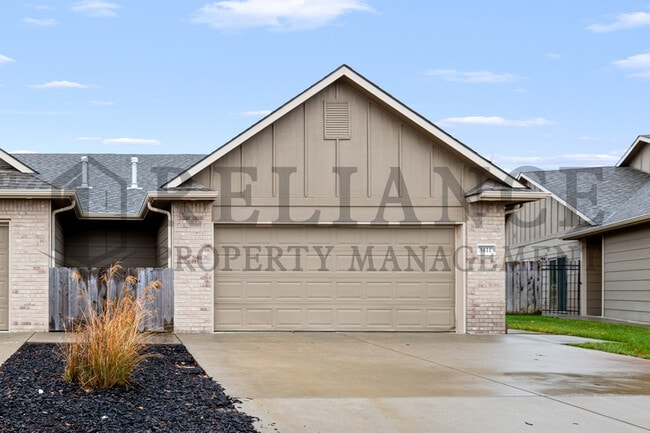 Building Photo - 3325 E Aster St
