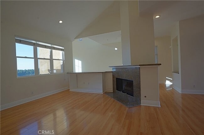 Building Photo - 16 Savona Ct
