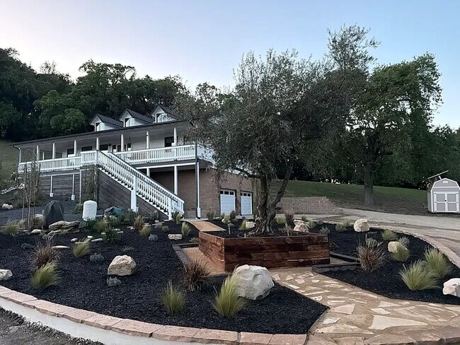 Building Photo - Beautiful 2 Bed 2 Bath Home Available NOW!!!