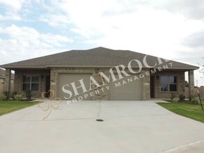 Building Photo - 1002 Sparrow Cove