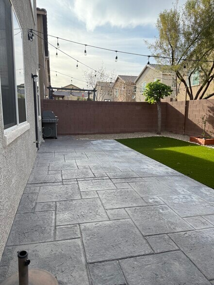 Building Photo - 7468 Morisset Ave