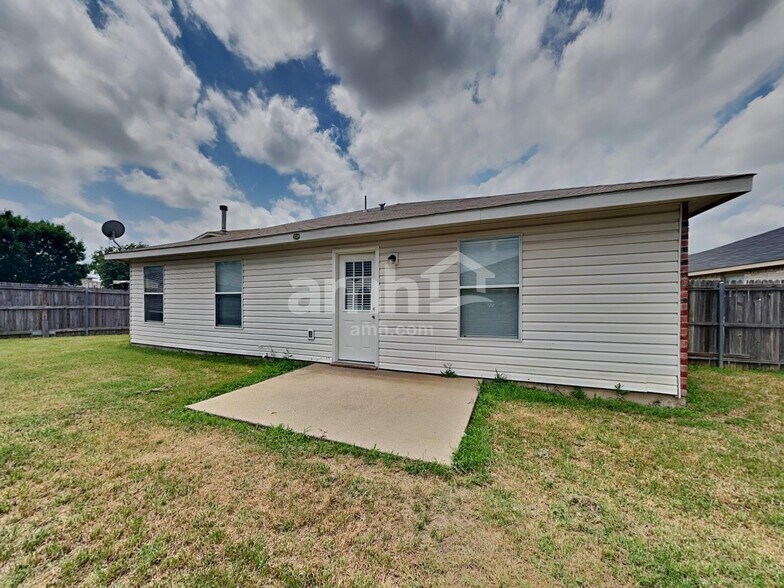 Building Photo - 4217 Meadowknoll Dr