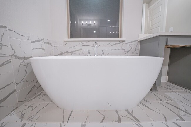 Building Photo - 5219 Birch Shadow Dr