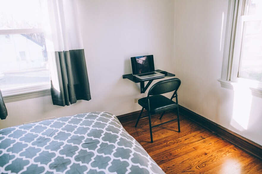 Building Photo - 1111 Rayon St