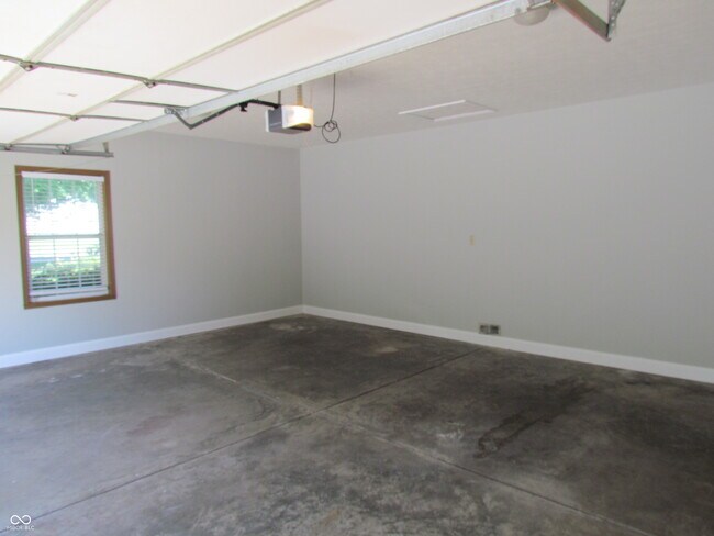 Building Photo - 4201 Clarendon Rd