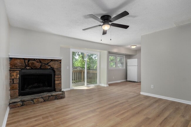 Building Photo - Charming 3 bedroom house in Springfield,MO!