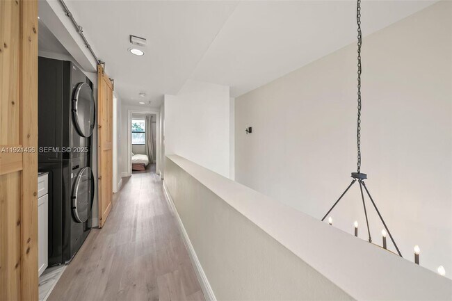 Building Photo - 429 Poinciana Island Dr