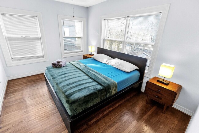 Building Photo - 3321 Charleston St