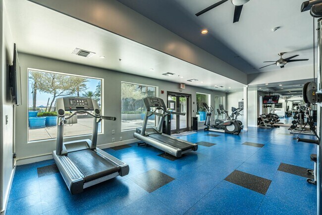 Building Photo - 945 E Playa Del Norte Dr