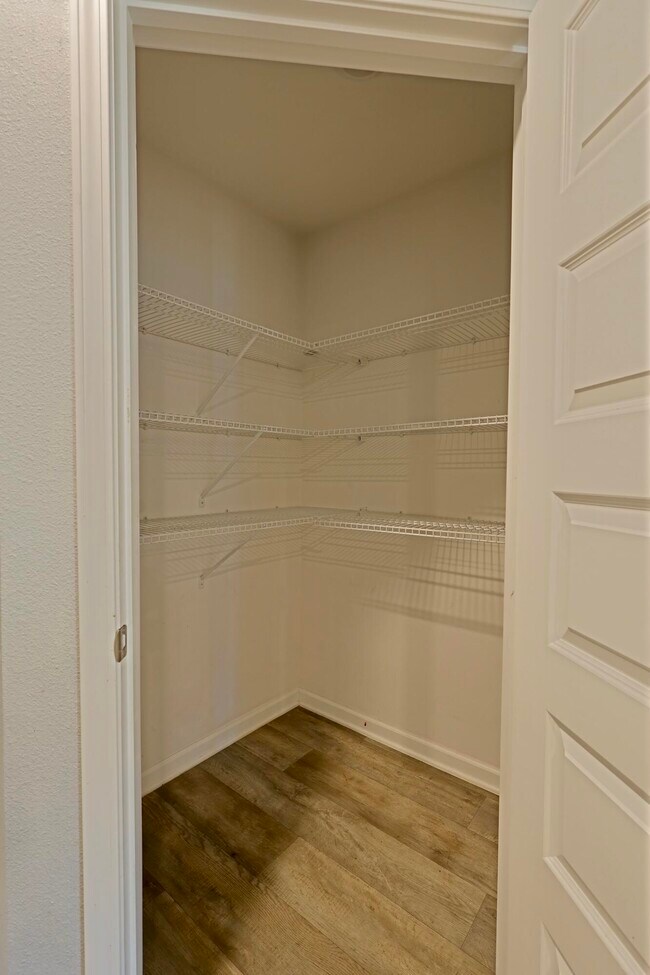 Building Photo - 5747 Guinevere Ln