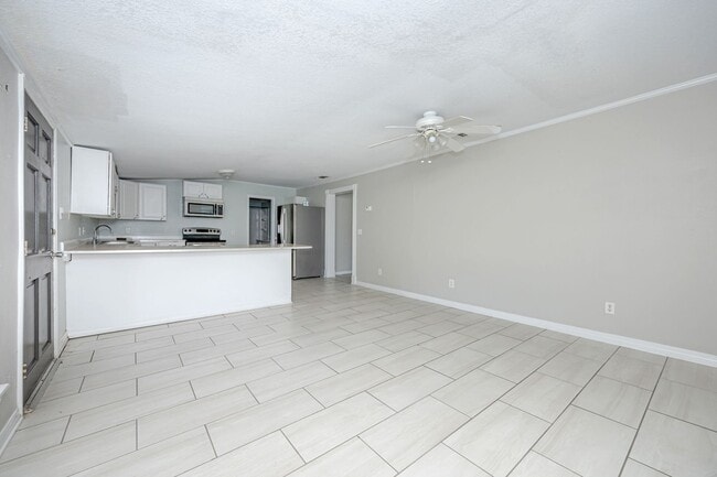 Building Photo - Charming 4-Bedroom, 2-Bath Home in a Prime Location