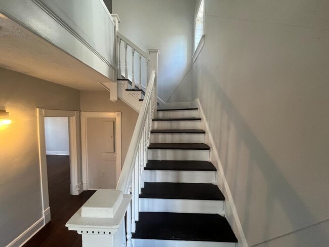 Building Photo - 1106 Early St