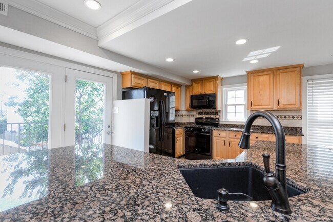 Building Photo - 706 Catherine St