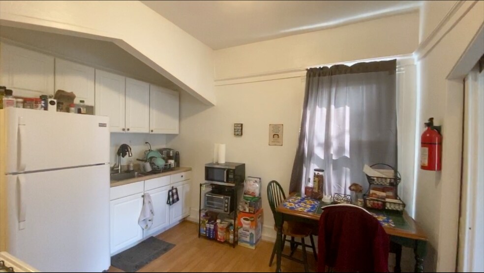 Building Photo - 218 N Craig St