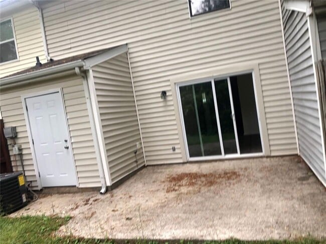 Building Photo - 1448 Springleaf Cir SE