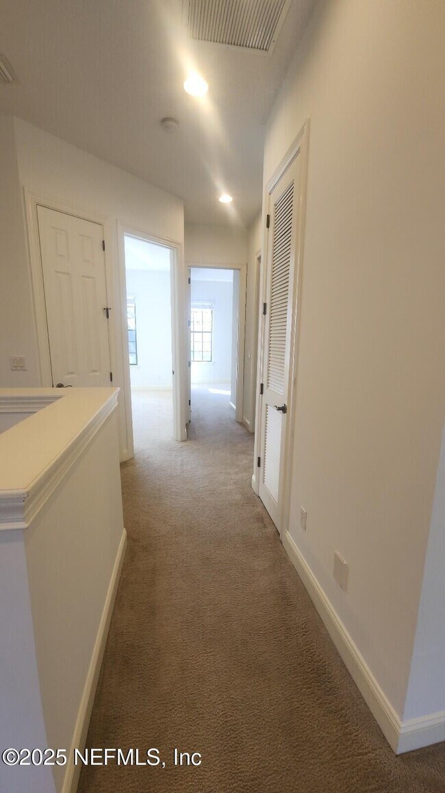 Building Photo - 654 S Loop Pkwy