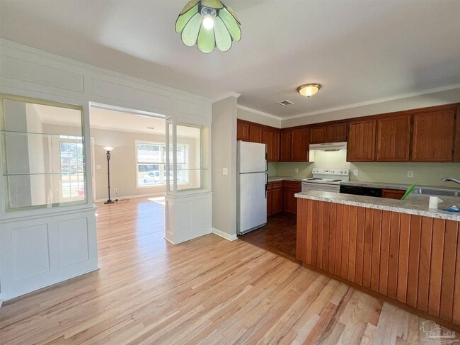 Building Photo - 3730 Forest Glen Dr