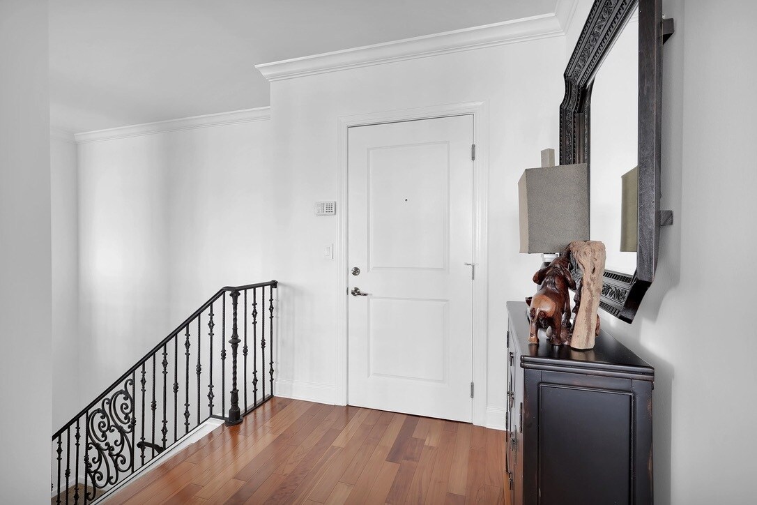 Building Photo - 400 E Bay St