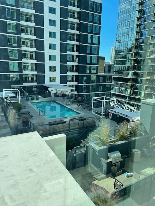 Building Photo - Little Italy Updated Townhome Style 2Bed 2...