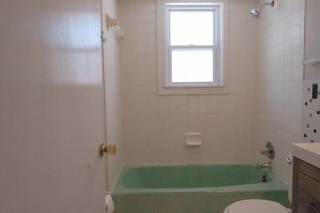 Building Photo - 833-835 Cole Blvd