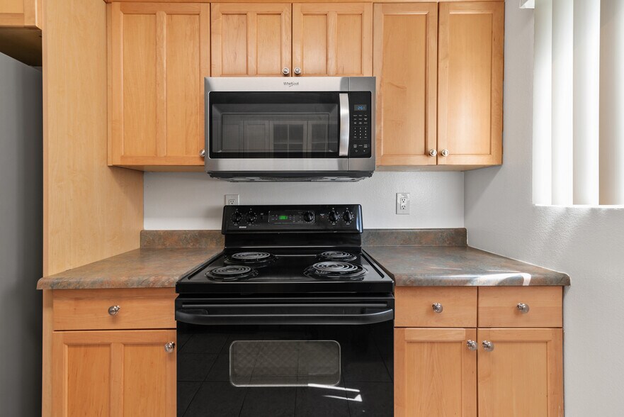 Building Photo - 2850 Reynard Way 21