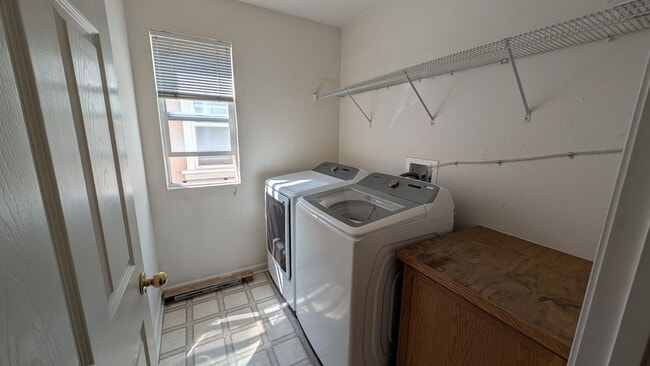 Building Photo - Experience Modern Comfort in This Newer Sp...