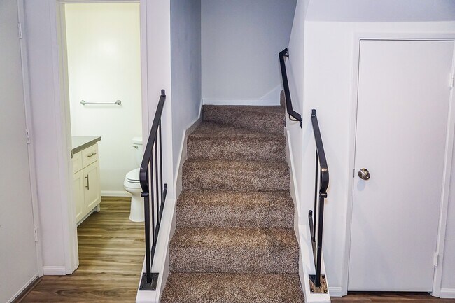 Building Photo - STUNNING 3BD/2.5BA TOWNHOUSE - BONITA VIEW...