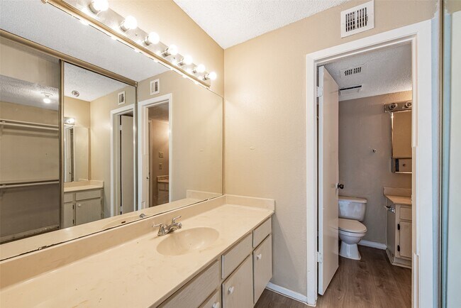 Building Photo - 6315 Cattails Ln