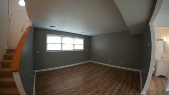 Building Photo - 217 Creekside Ct