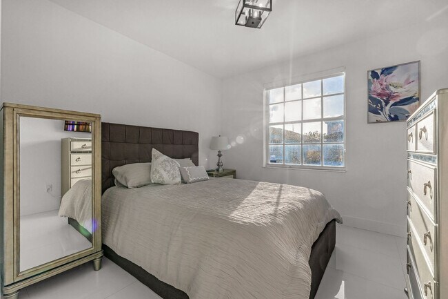 Building Photo - 1205 SW 146th Ct