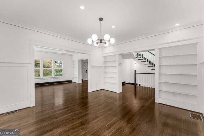 Building Photo - 546 Candler Park Dr NE