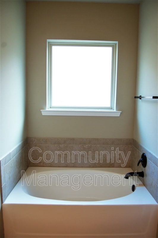 Building Photo - 828 Northbrook Dr