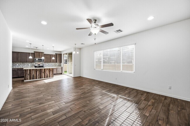 Building Photo - 668 N Sparrow Ct