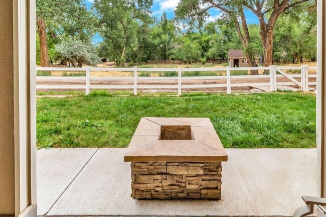 Building Photo - Beautiful & Spacious 4Bd 3.5Bath Home w/An...