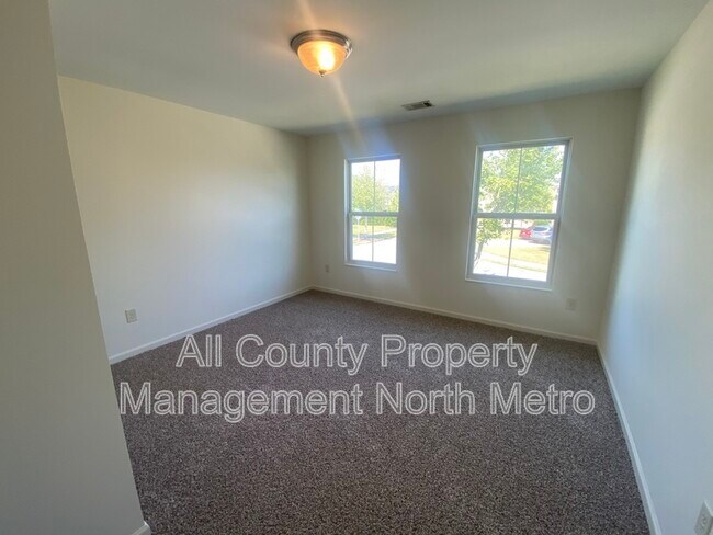 Building Photo - 1597 Shire Village Dr