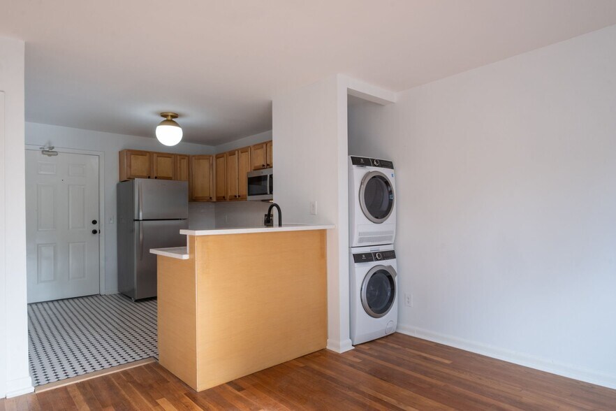 Building Photo - 1437 Lucile Ave SW