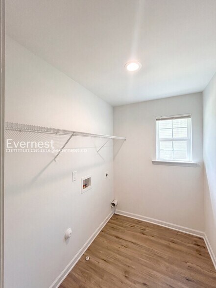 Building Photo - 133 Stilwell Oaks Cir