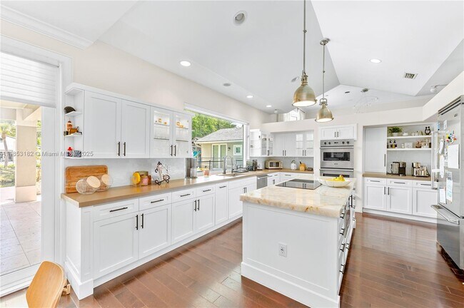 Building Photo - 16001 SW 77th Ct