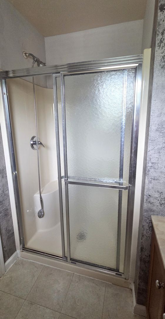 Building Photo - Beautiful 3 bedroom 2.5 bathroom END Unit ...
