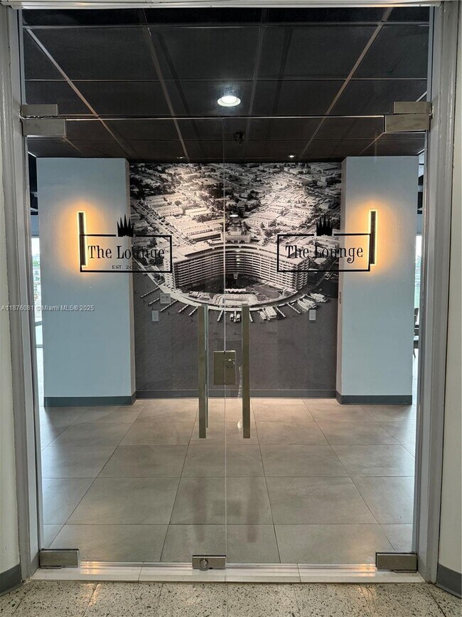 Building Photo - 900 Bay Dr