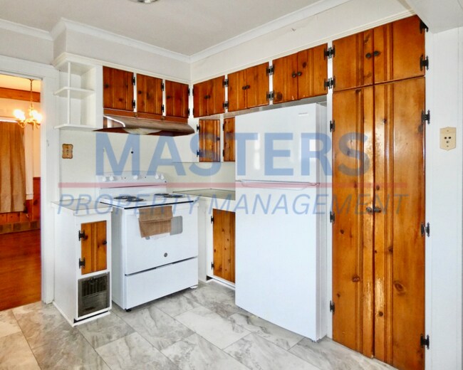 Building Photo - Spacious 3 bed 2 bath House