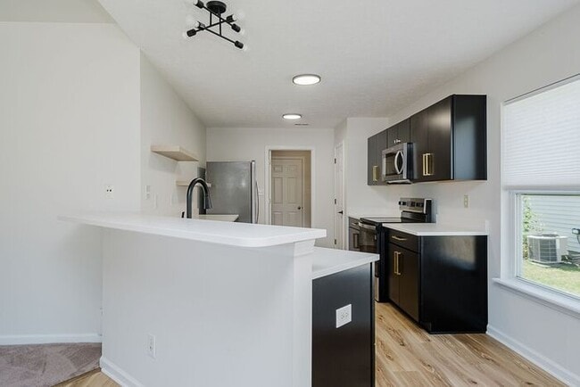 Building Photo - Beautifully Updated Carmel Ranch in Haverstick – Walk to Prairie Trace!