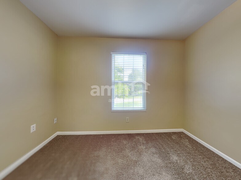 Building Photo - 7301 Blackstone Dr