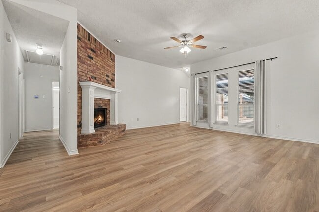 Building Photo - 1306 Woodmont Dr